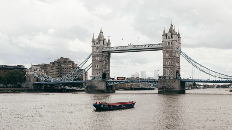 visuel principal sur Douane Londres