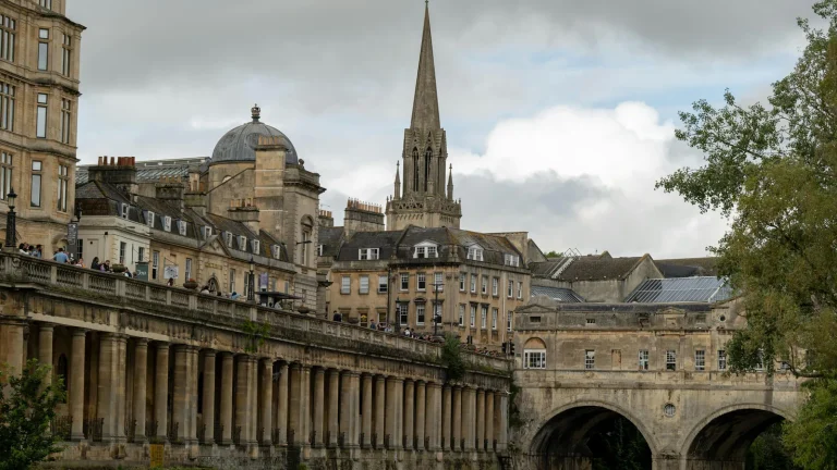 visuel principal sur Bath depuis Londres