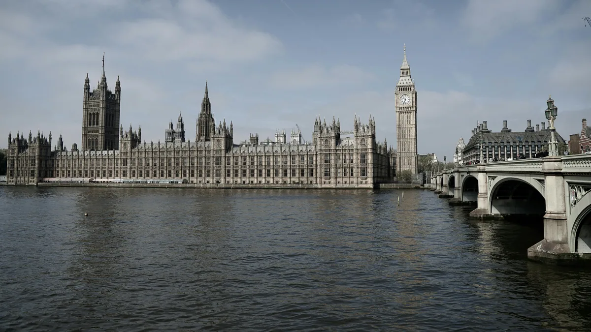 Vue de Westminster et de la Tamise pour visiter Londres en 3 jours