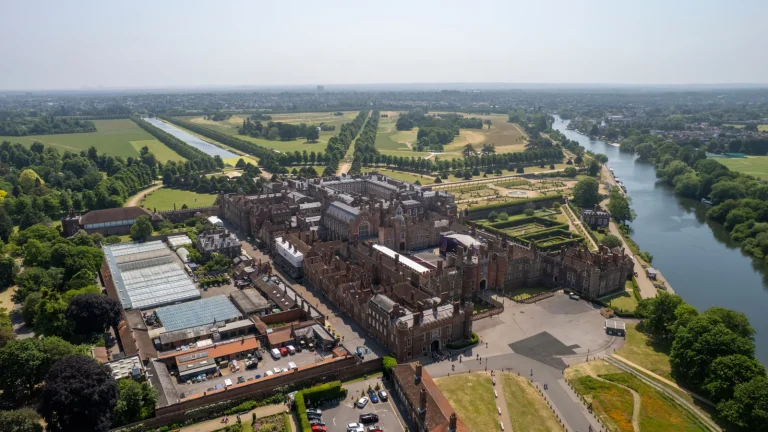 Vue de Londres pour Hampton Court depuis Londres