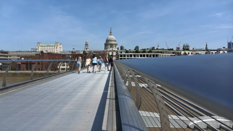 Vue de Londres pour Millennium Bridge Londres