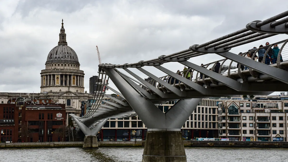 Vue de Londres pour Millennium Bridge Londres